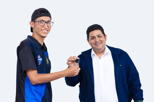 alcalde-de-ilopango-premia-esfuerzo-de-joven-promesa-del-futbol-sala